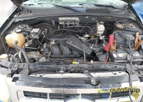 2008 Ford Escape Xlt z USA, uszkodzony, nr VIN 1FMCU93198KB75451